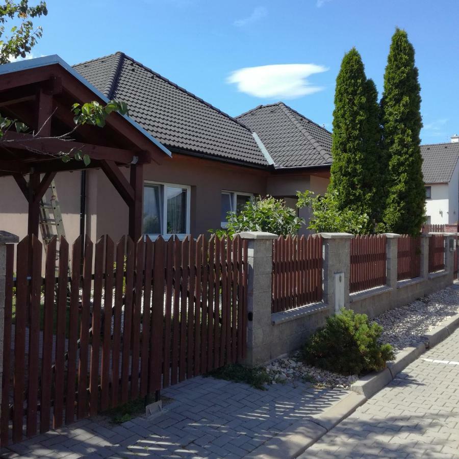 Ji Apartment Modřice Buitenkant foto